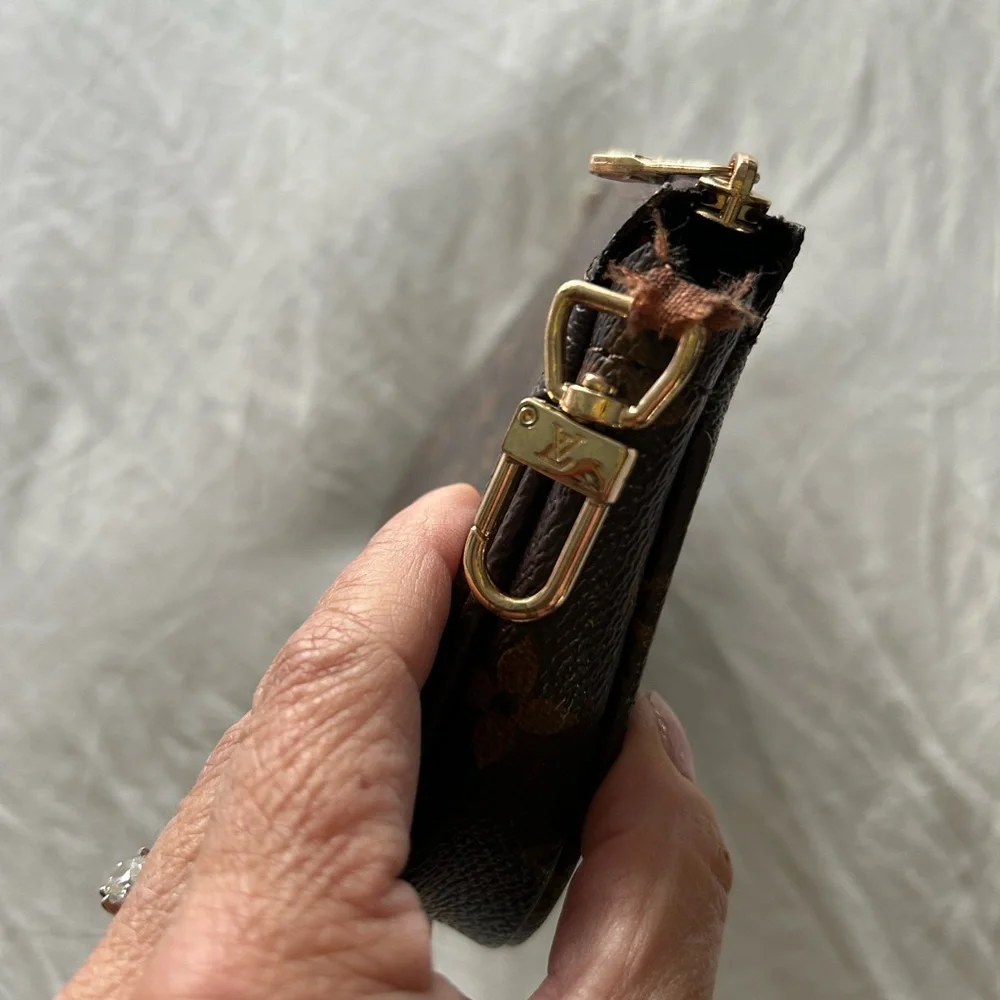 Louis Vuitton Brown Monogram case - Picture 4 of 6